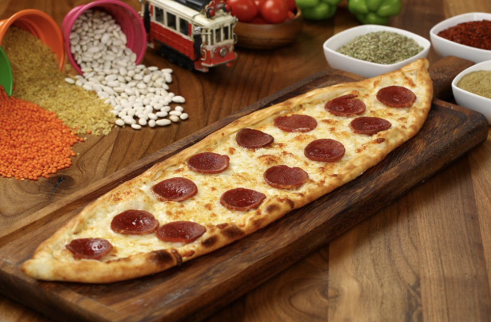 Sucuklu Kaşarlı Pide