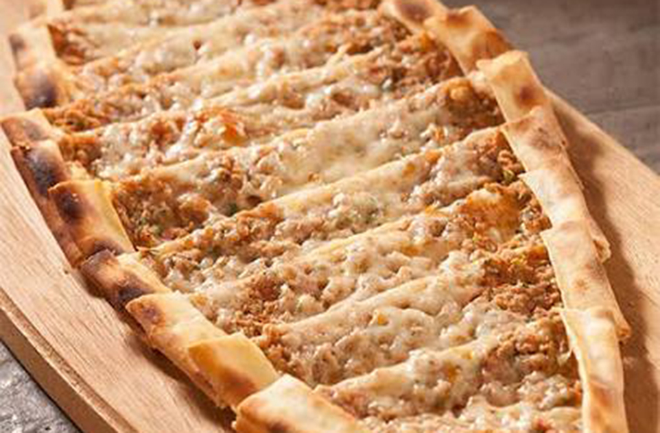 Kıymalı Kaşarlı Pide