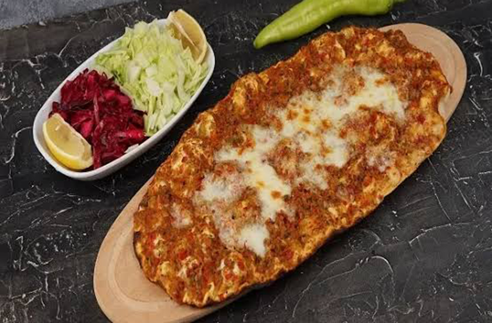 Kaşarlı Lahmacun